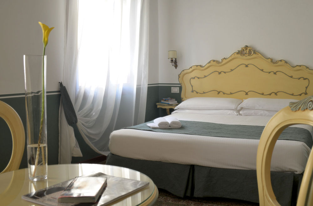 Ca' San Trovaso - 6 Rooms Венеція Екстер'єр фото