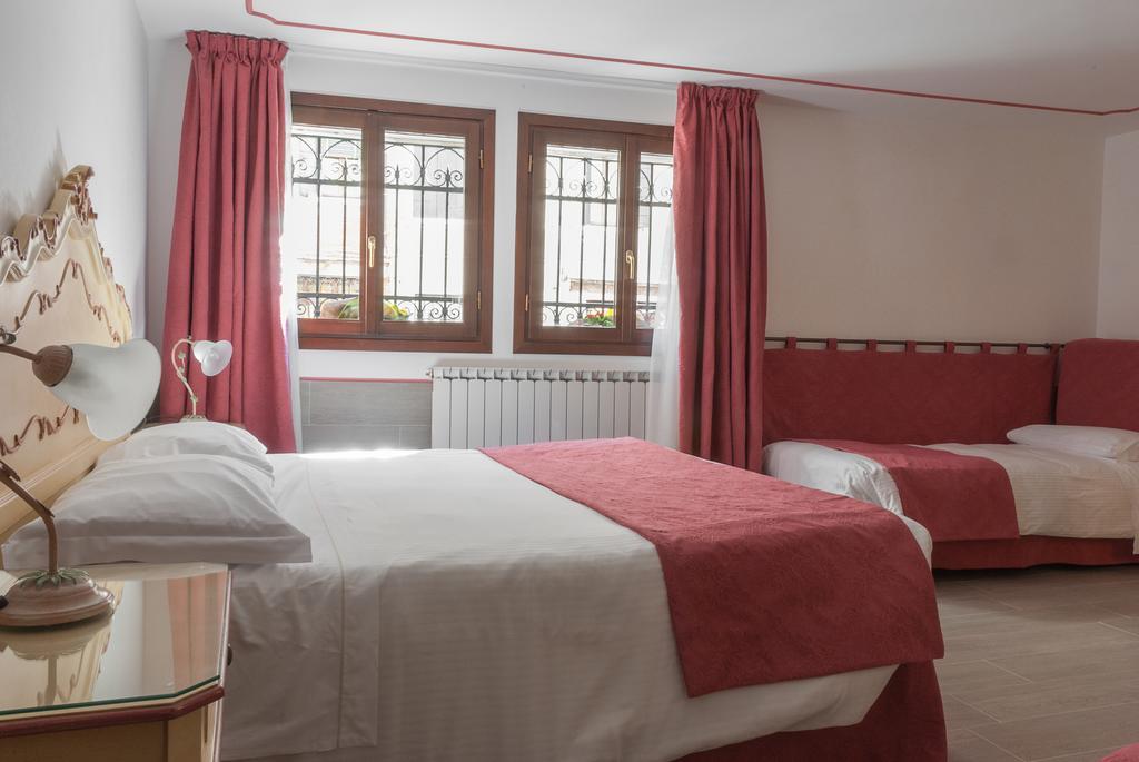 Ca' San Trovaso - 6 Rooms Венеція Екстер'єр фото
