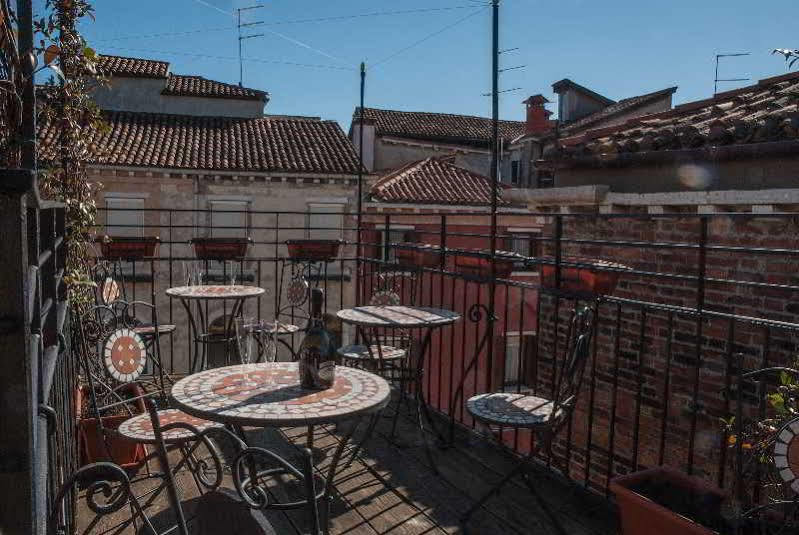 Ca' San Trovaso - 6 Rooms Венеція Екстер'єр фото