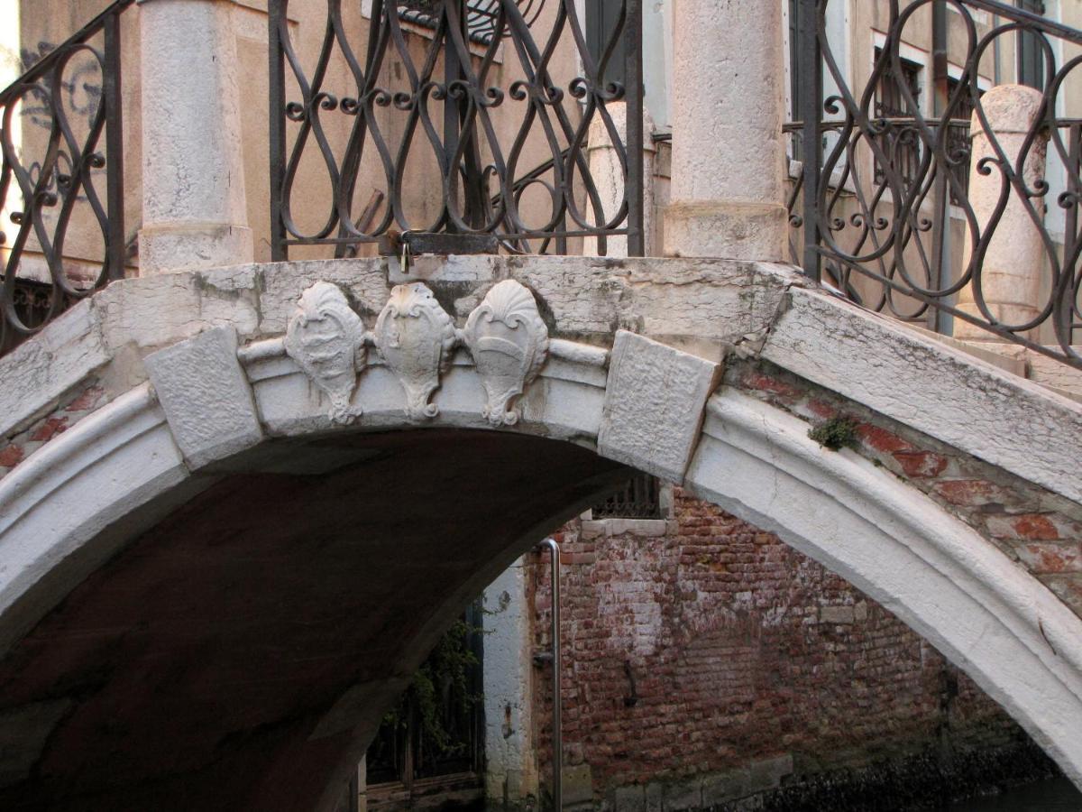 Ca' San Trovaso - 6 Rooms Венеція Екстер'єр фото