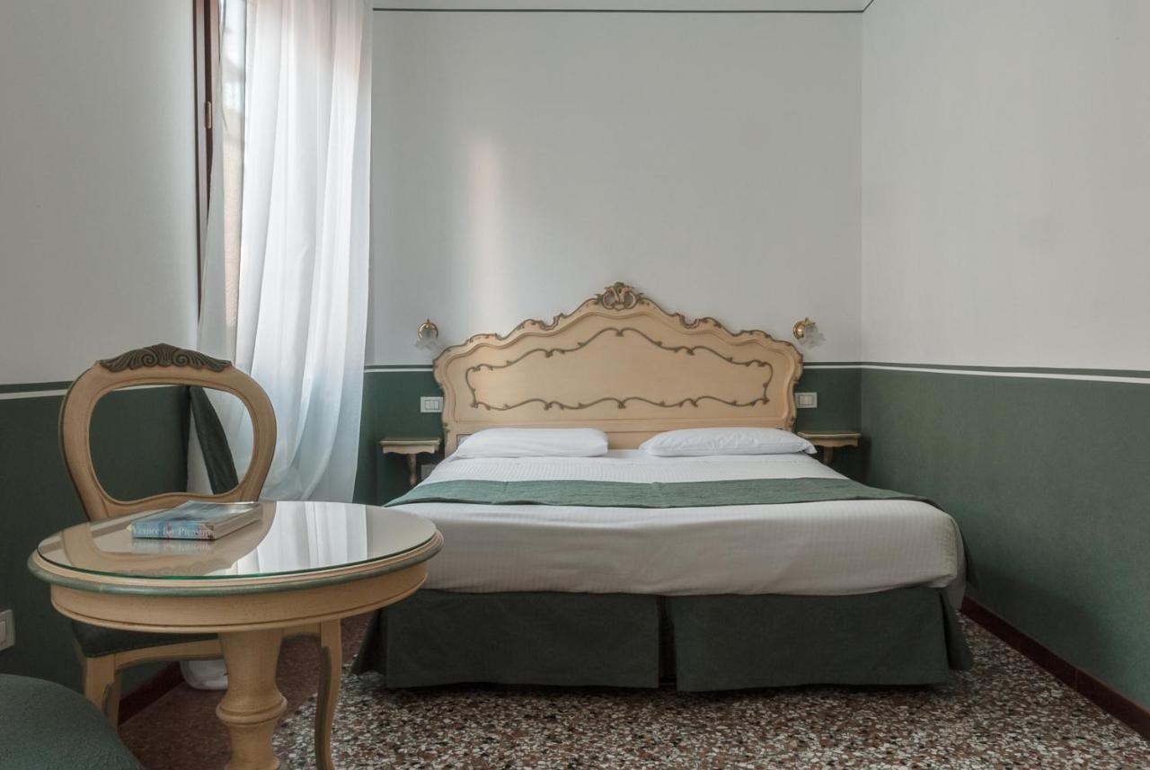 Ca' San Trovaso - 6 Rooms Венеція Екстер'єр фото